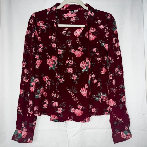 H&M Tops - DIVIDED by H&M Floral Burgundy V-Neck Cropped Blouse, Size 6
